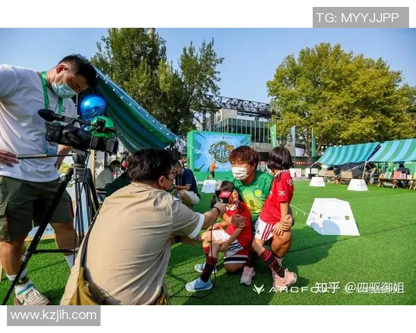 足球明星与路人互动的趣味选择游戏揭示球迷心声与偶像魅力 足球明星与路人互动的趣味选择游戏揭示球迷心声与偶像魅力