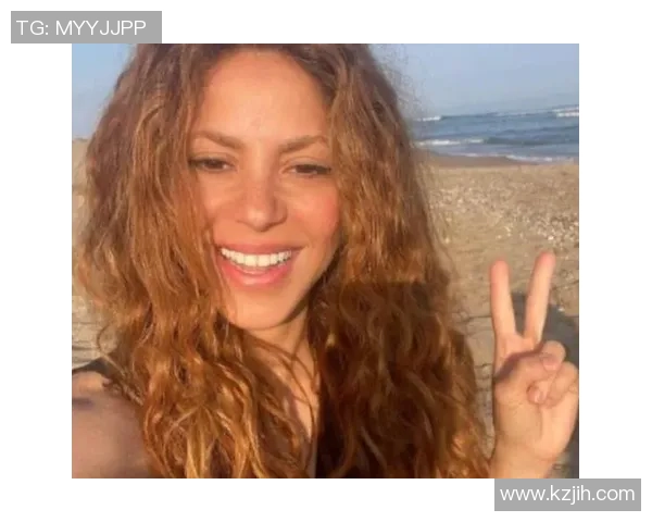 足球明星女友素颜照曝光自然美丽引发网友热议与赞叹